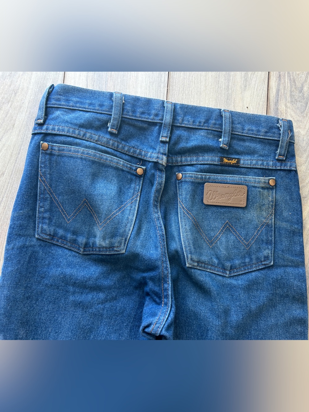 Wrangler Men's Relaxed Blue Denim Jeans with Brass Zipper 29X38 - Picture 4 of 6
